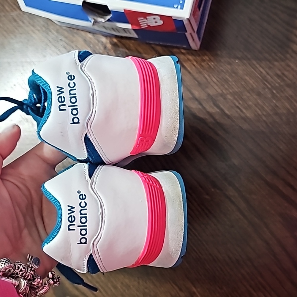New Balance - Picture 5 of 8